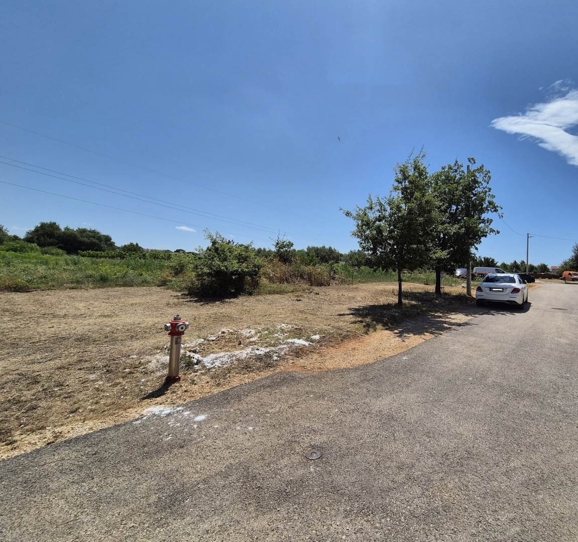 Poreč, gradbeno zemljišče z infrastrukturo, 704 m2