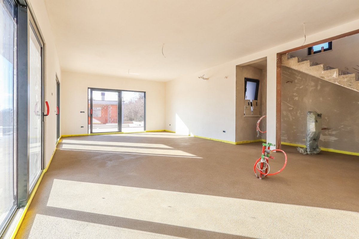 Vila v gradnji z bazenom / "Villa Black Beauty"