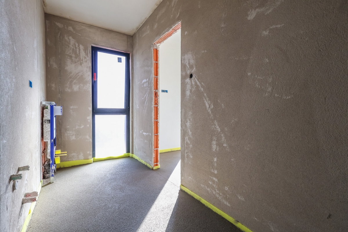 Vila v gradnji z bazenom / "Villa Black Beauty"