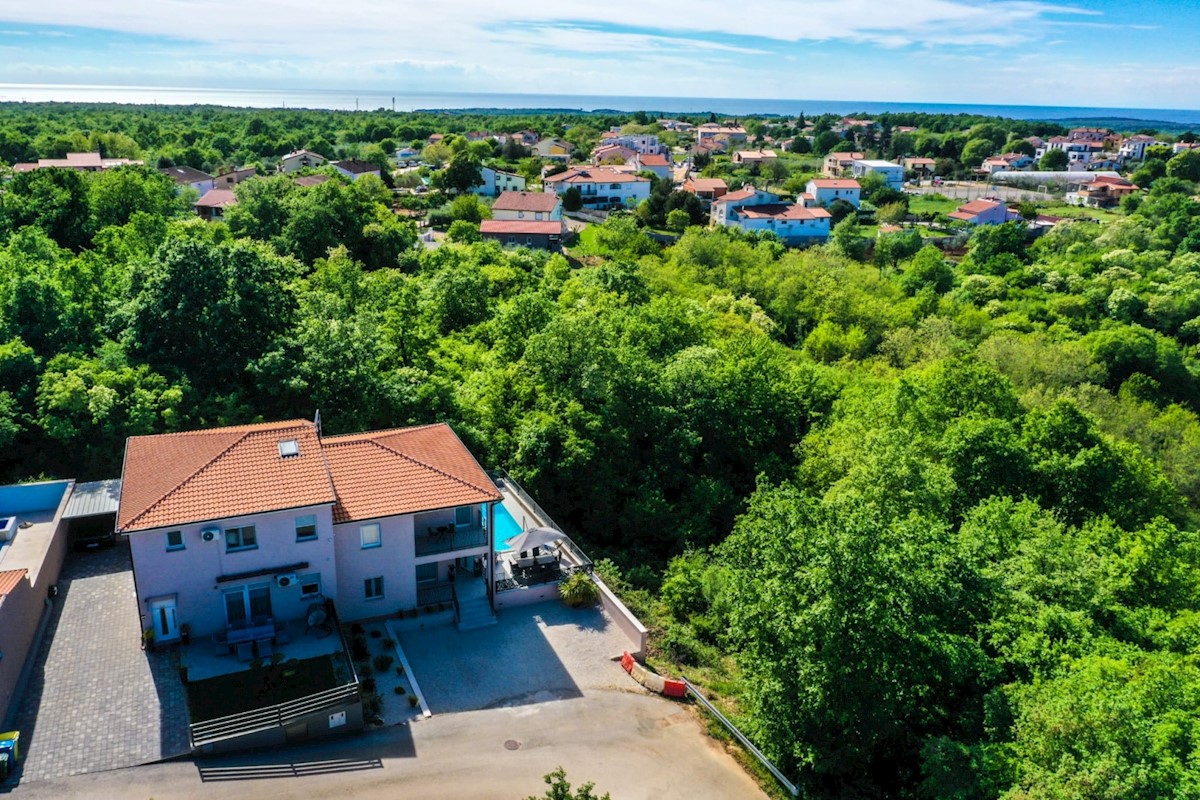  Počitniška hiša z bazenom - 7 km od Poreča