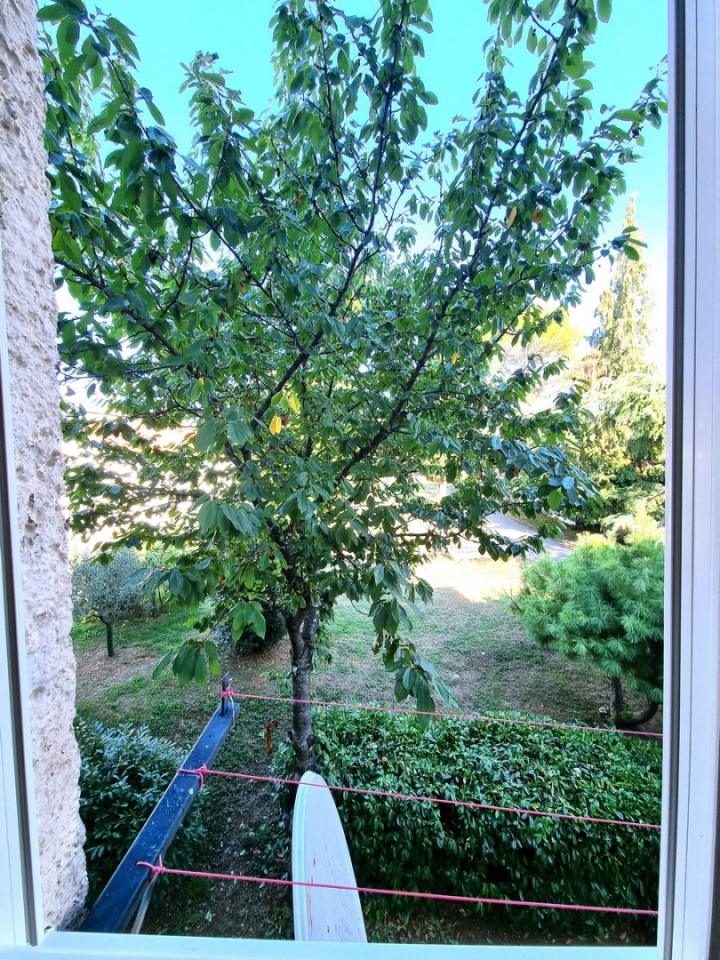 ČERVAR-PORAT! Stanovanje v 1. nadstropju, popolnoma prenovljeno, 1. vrsta do morja