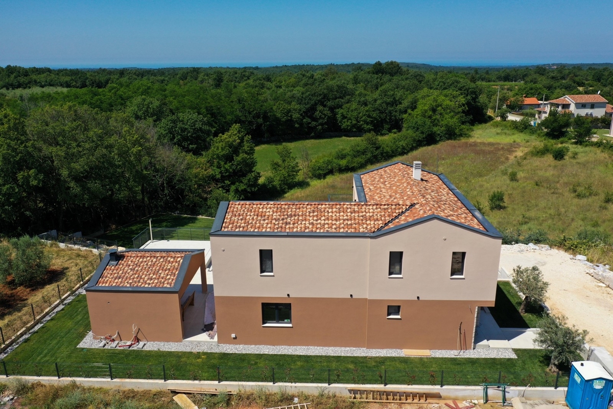 OKOLICA VIŠNJANE!!! Novozgrajena vila z bazenom in garažo, mirna lokacija
