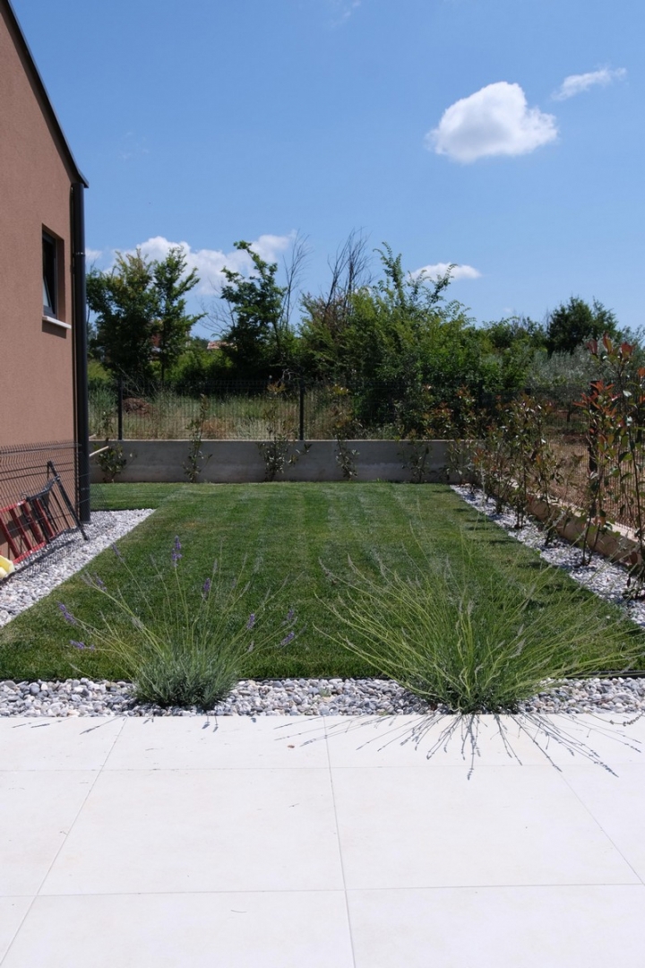 OKOLICA VIŠNJANE!!! Novozgrajena vila z bazenom in garažo, mirna lokacija