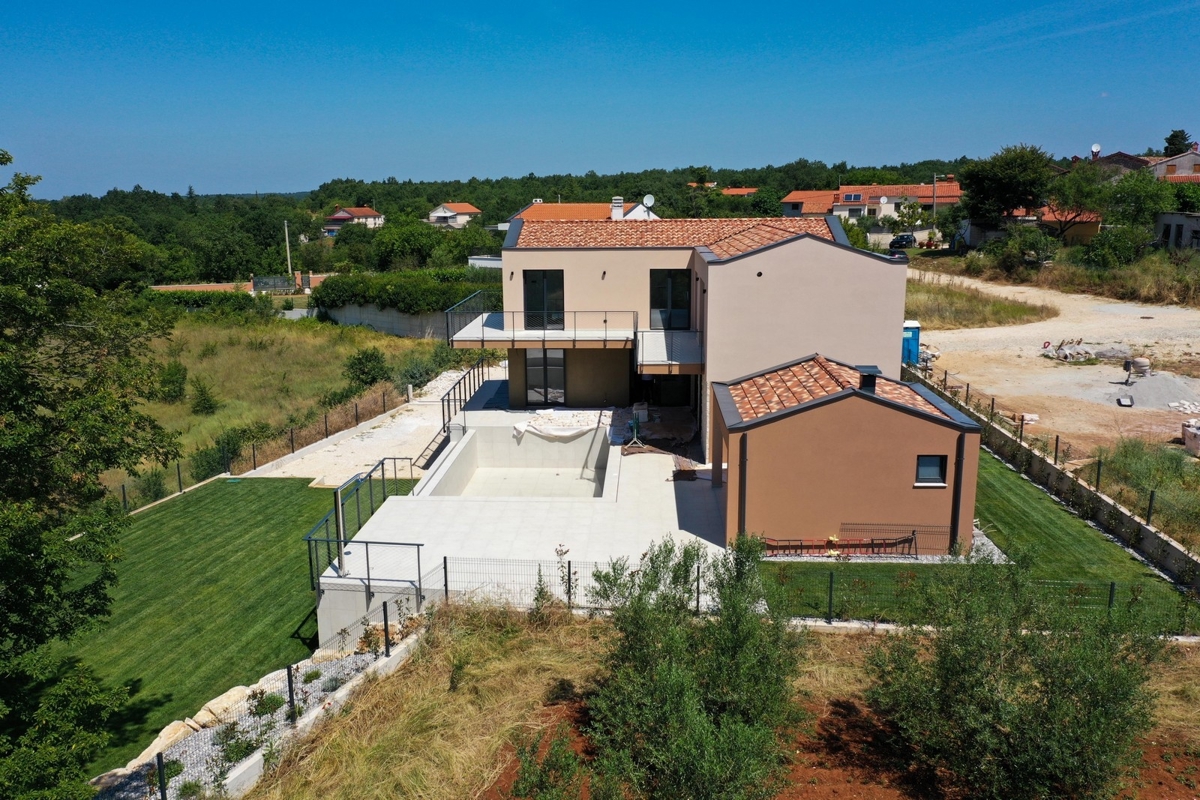 OKOLICA VIŠNJANE!!! Novozgrajena vila z bazenom in garažo, mirna lokacija