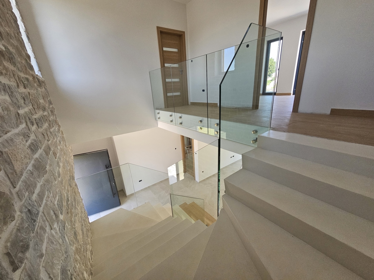 Moderna hiša v Istri blizu Poreča - idealna za družino ali počitnice!