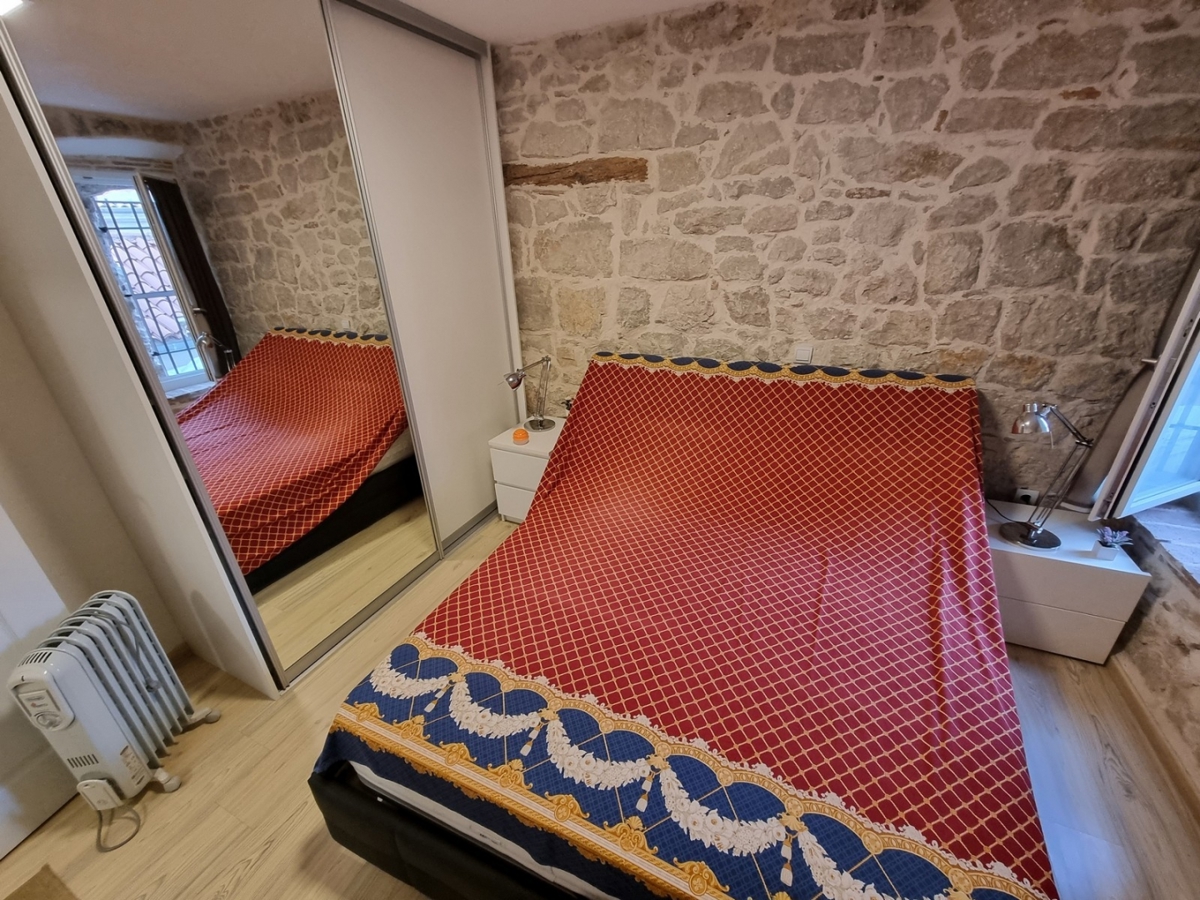 CENTER VRSARA!!! Stanovanje v pritličju z eno spalnico