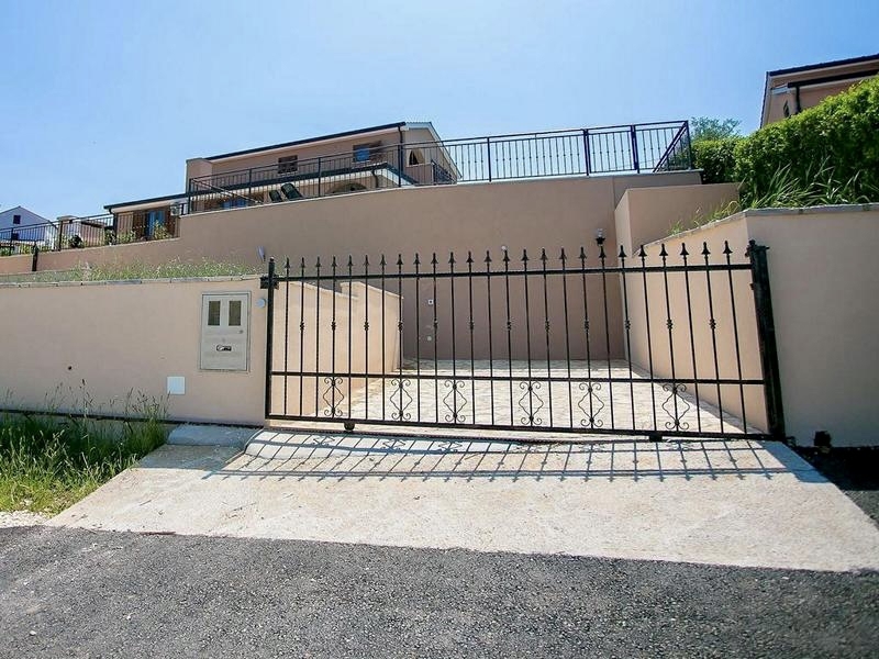 Poreč - Ekskluzivno v naši ponudbi! VRHUNSKA PRILOŽNOST – moderna vila z bazenom in odprtim pogledom na morje