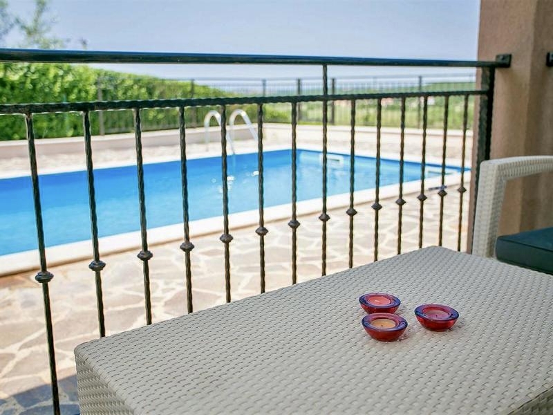 Poreč - Ekskluzivno v naši ponudbi! VRHUNSKA PRILOŽNOST – moderna vila z bazenom in odprtim pogledom na morje