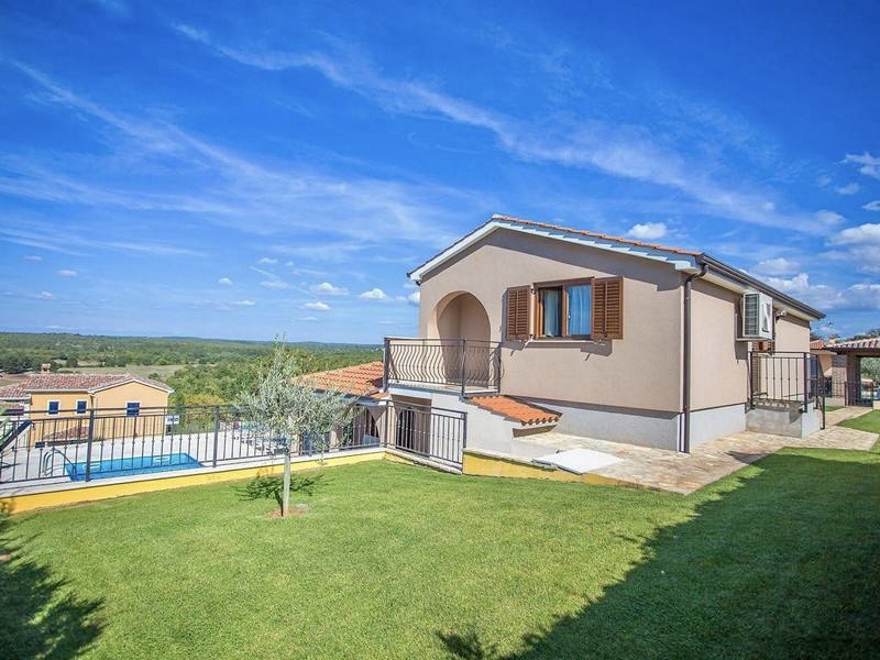 Poreč - Ekskluzivno v naši ponudbi! VRHUNSKA PRILOŽNOST – moderna vila z bazenom in odprtim pogledom na morje