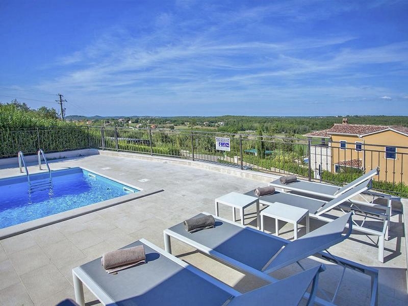 Poreč - Ekskluzivno v naši ponudbi! VRHUNSKA PRILOŽNOST – moderna vila z bazenom in odprtim pogledom na morje