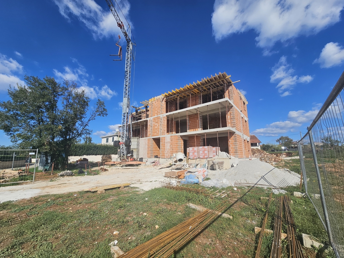 Novogradnja, pritlično stanovanje z vrtom