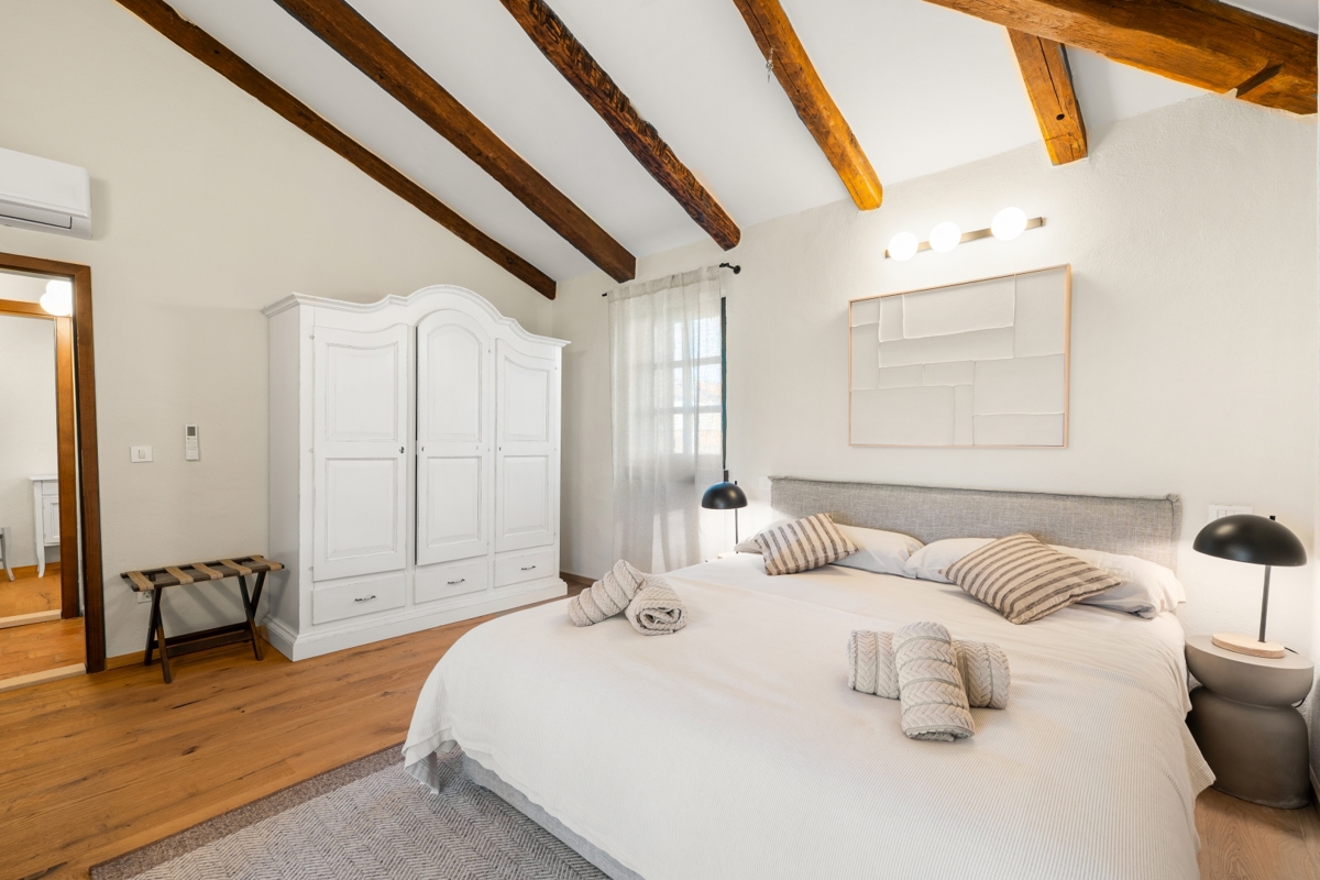 Istra - prenovljena vila z bazenom, 5 spalnic, kategorizacija 4★, mirna lokacija