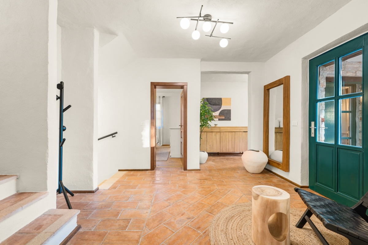 Istra - prenovljena vila z bazenom, 5 spalnic, kategorizacija 4★, mirna lokacija