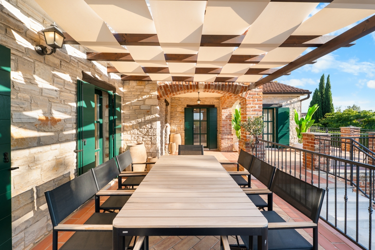 Istra - prenovljena vila z bazenom, 5 spalnic, kategorizacija 4★, mirna lokacija