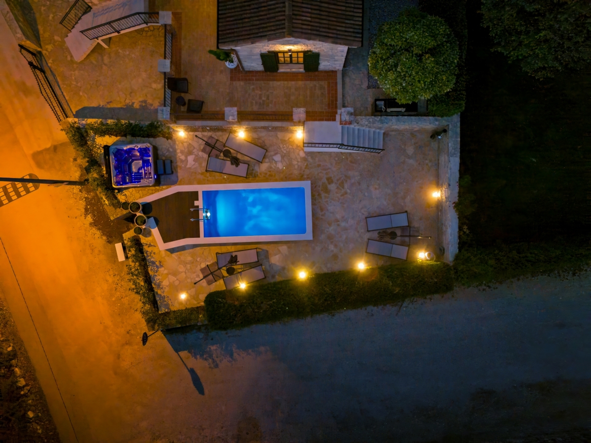 Istra - prenovljena vila z bazenom, 5 spalnic, kategorizacija 4★, mirna lokacija