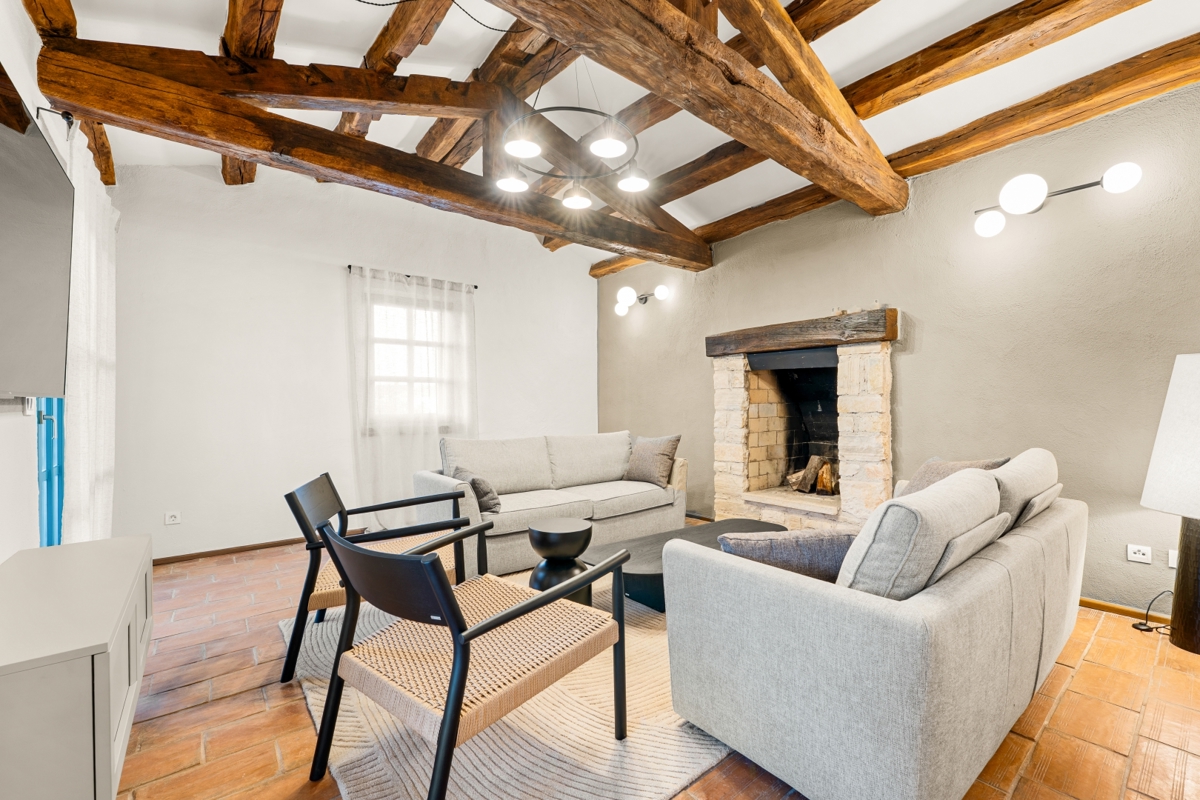 Istra - prenovljena vila z bazenom, 5 spalnic, kategorizacija 4★, mirna lokacija