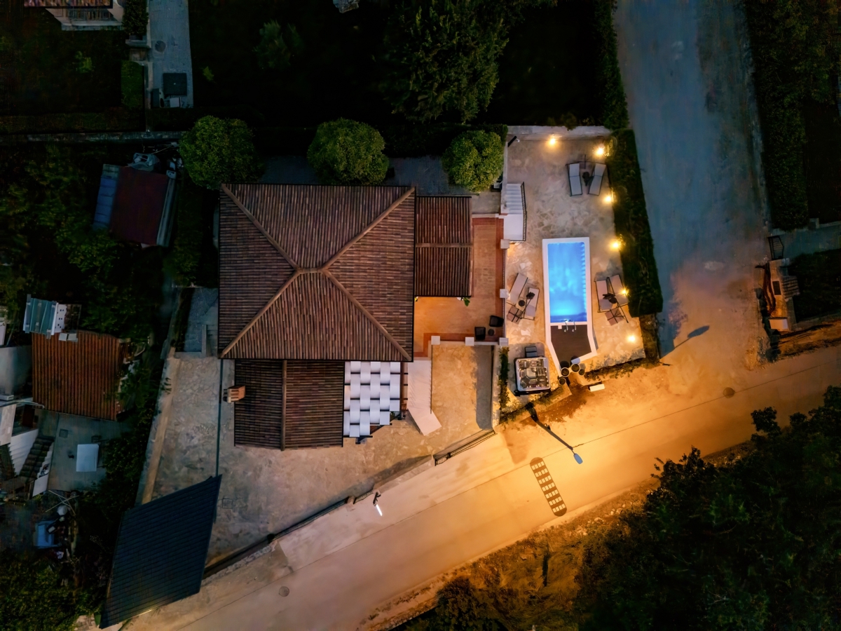 Istra - prenovljena vila z bazenom, 5 spalnic, kategorizacija 4★, mirna lokacija