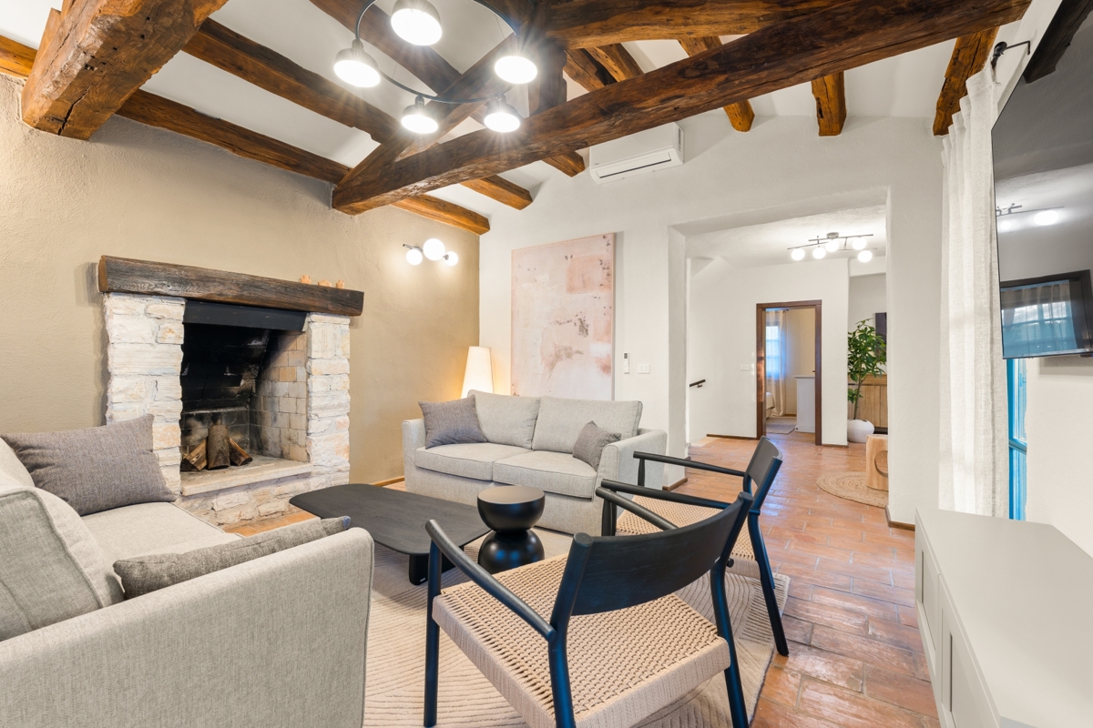 Istra - prenovljena vila z bazenom, 5 spalnic, kategorizacija 4★, mirna lokacija