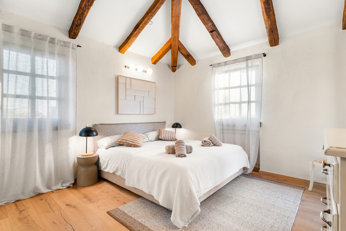 Istra - prenovljena vila z bazenom, 5 spalnic, kategorizacija 4★, mirna lokacija