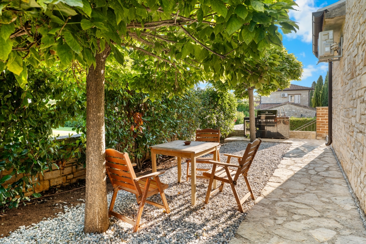 Istra - prenovljena vila z bazenom, 5 spalnic, kategorizacija 4★, mirna lokacija