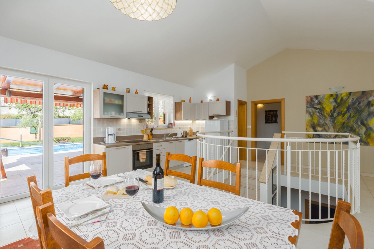 Samostojna hiša z bazenom s pogledom na pravljični Motovun