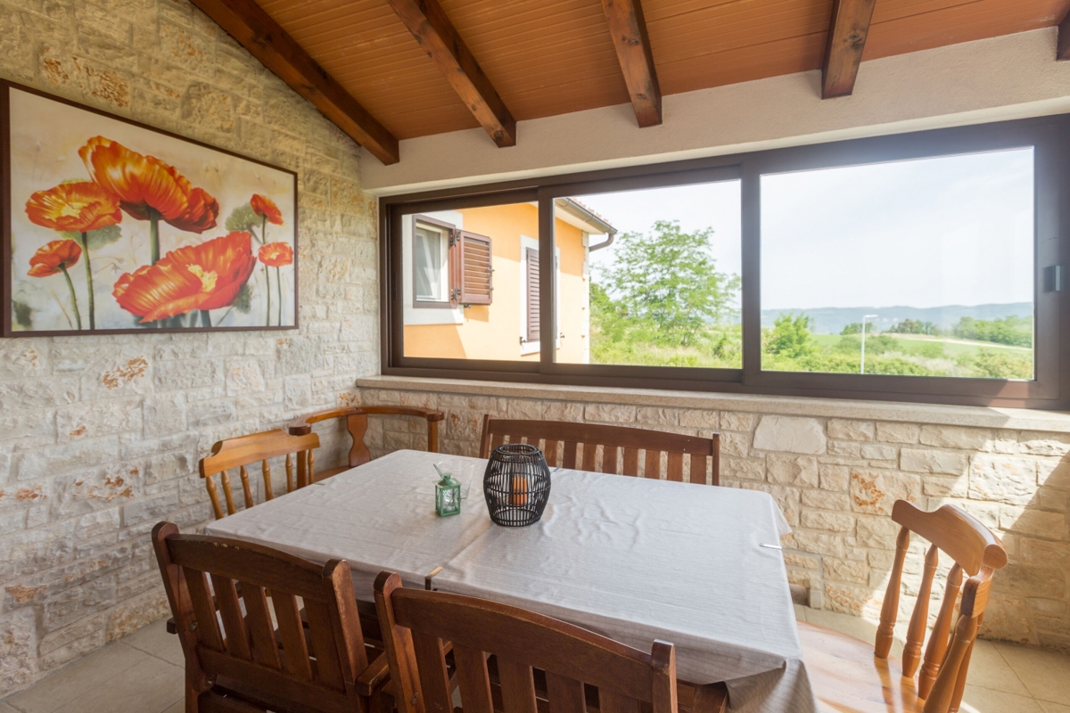 Samostojna hiša z bazenom s pogledom na pravljični Motovun