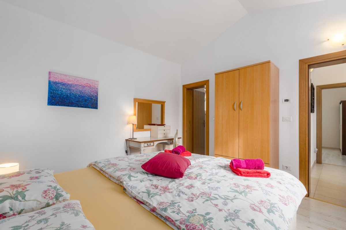 Samostojna hiša z bazenom s pogledom na pravljični Motovun