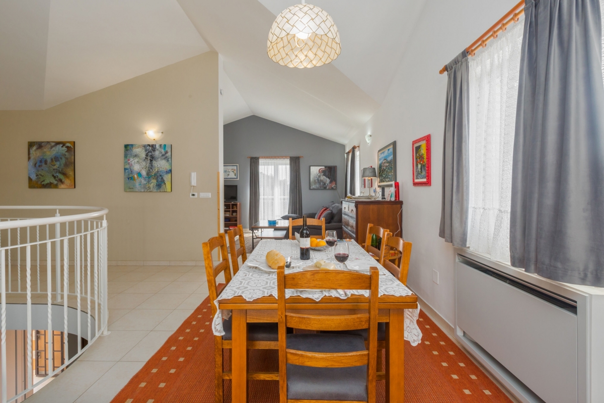 Samostojna hiša z bazenom s pogledom na pravljični Motovun