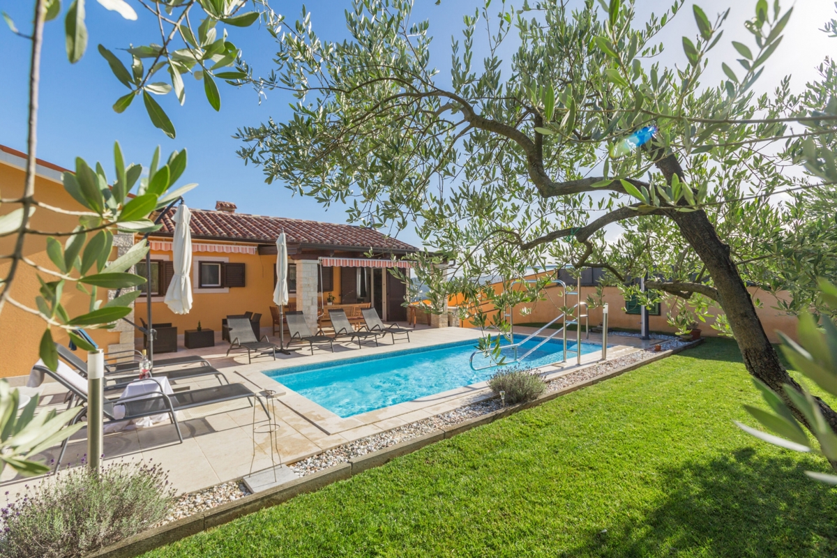 Samostojna hiša z bazenom s pogledom na pravljični Motovun