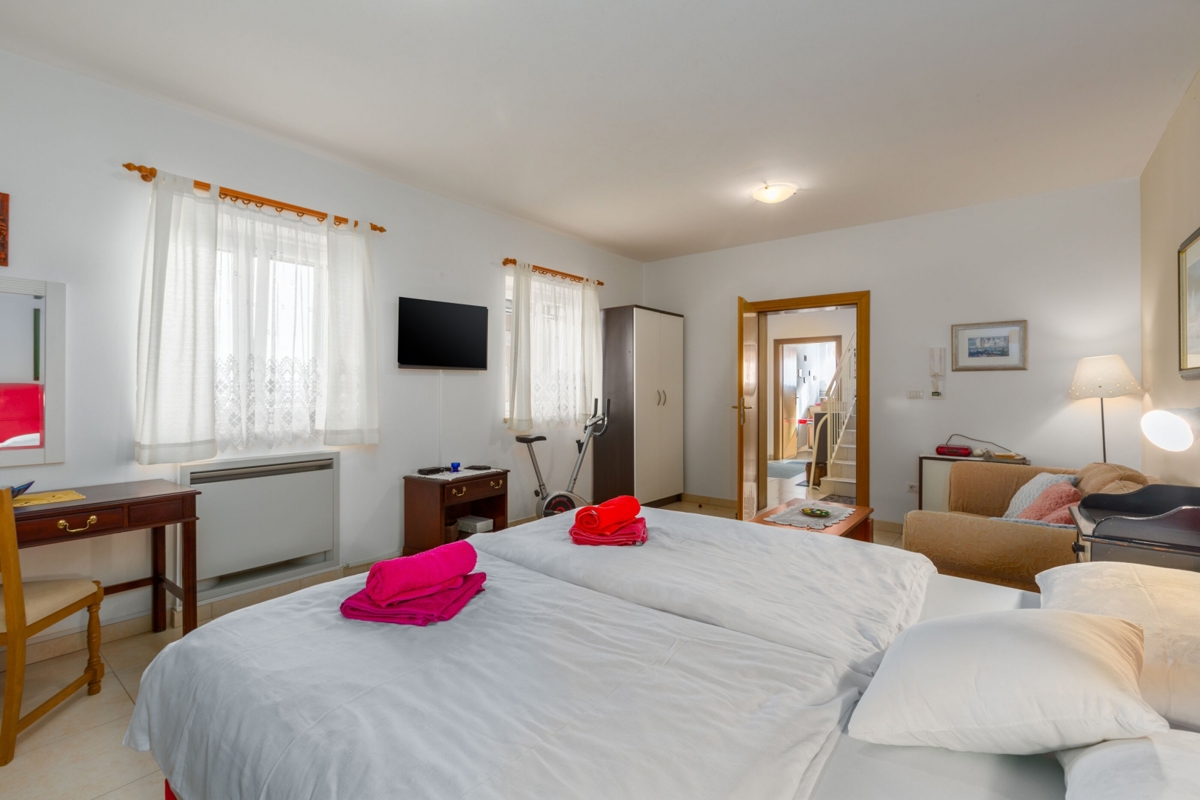 Samostojna hiša z bazenom s pogledom na pravljični Motovun