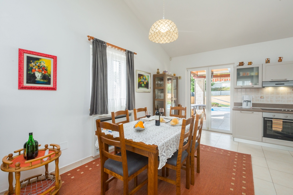 Samostojna hiša z bazenom s pogledom na pravljični Motovun