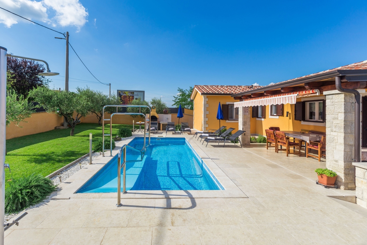 Samostojna hiša z bazenom s pogledom na pravljični Motovun