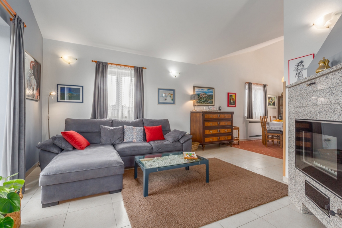 Samostojna hiša z bazenom s pogledom na pravljični Motovun