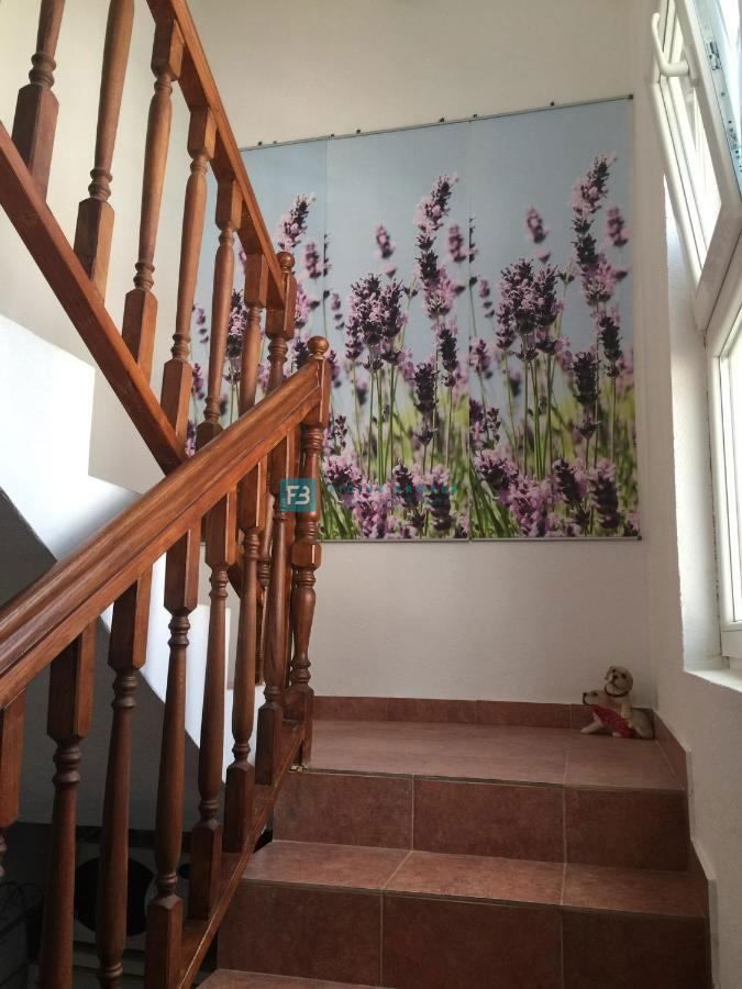 VODICE, samostojna hiša, 7 apartmajev, dvorišče