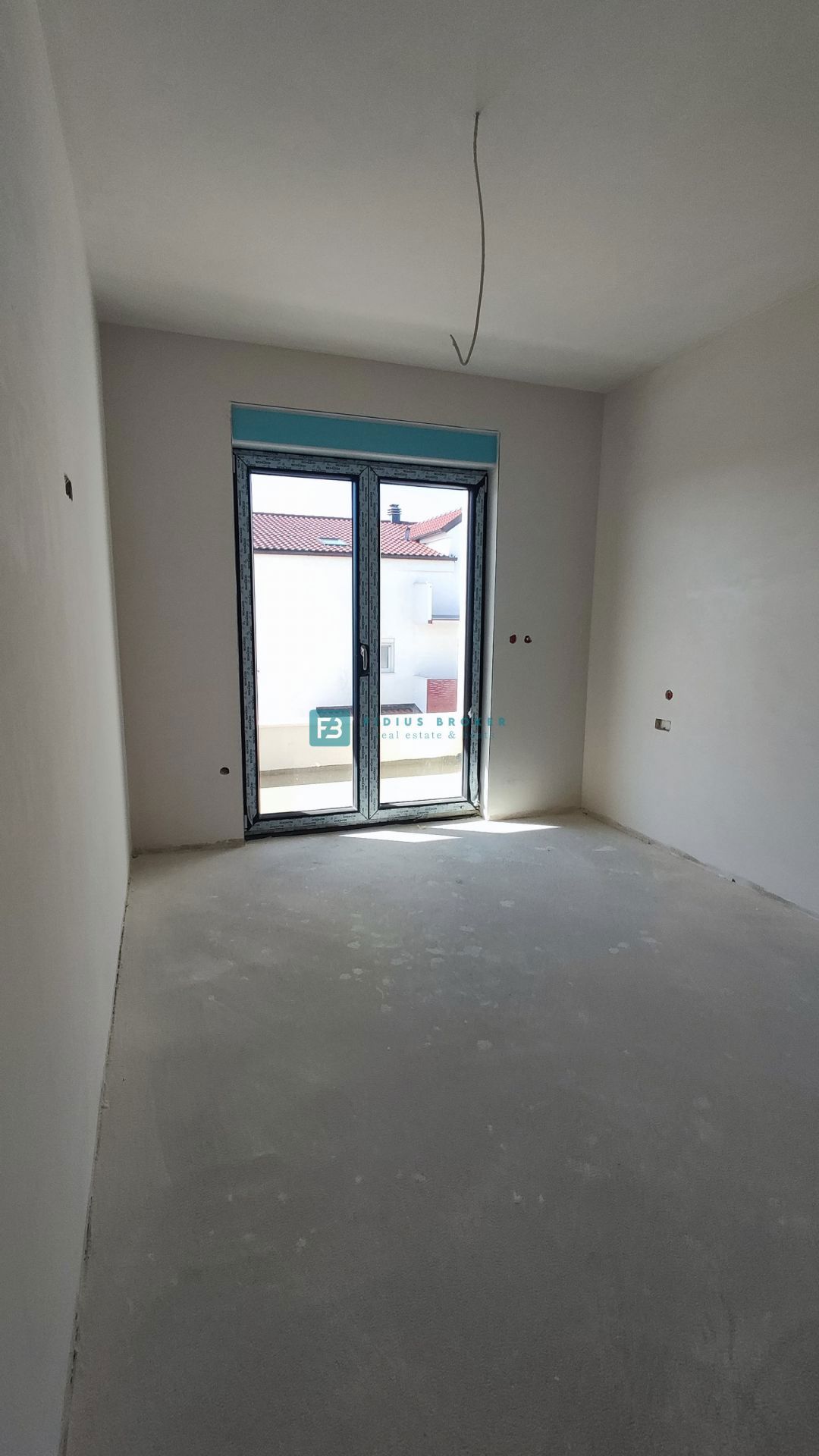 VODICE, novogradnja, dvoetažno stanovanje, vrt 40 m2, S4