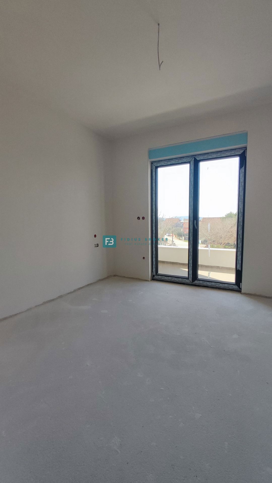 VODICE, novogradnja, dvoetažno stanovanje, vrt 40 m2, S4