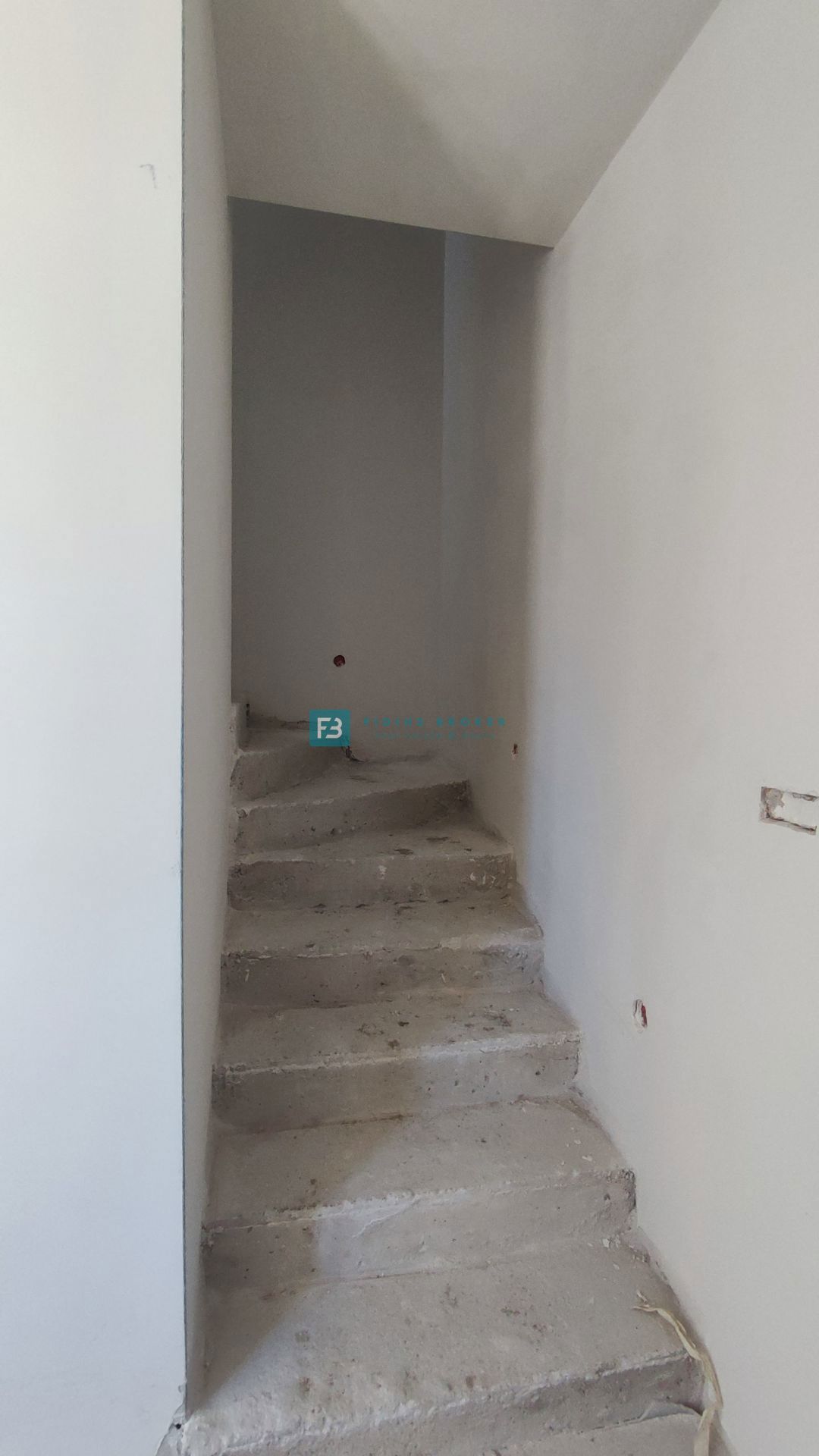 VODICE, novogradnja, dvoetažno stanovanje, vrt 40 m2, S4