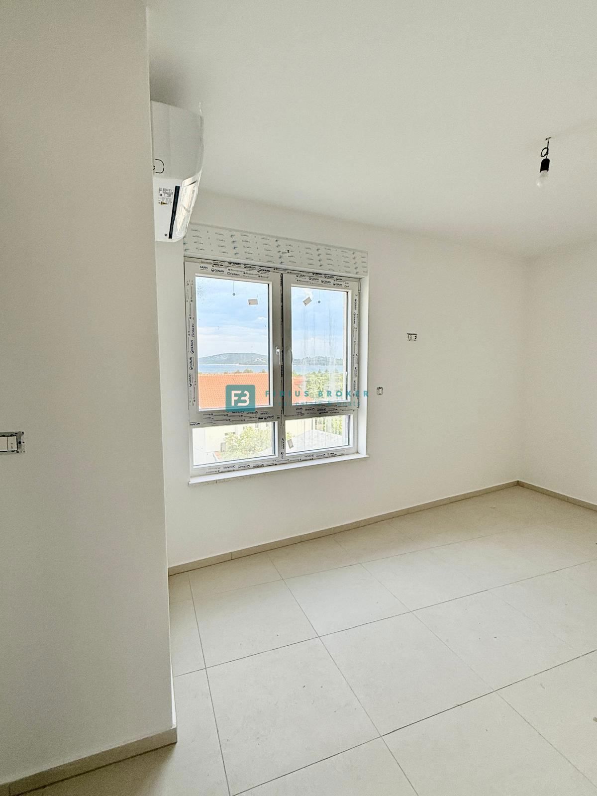 VODICE, novogradnja, moderno stanovanje, 1. nadstropje, 400 m od plaže
