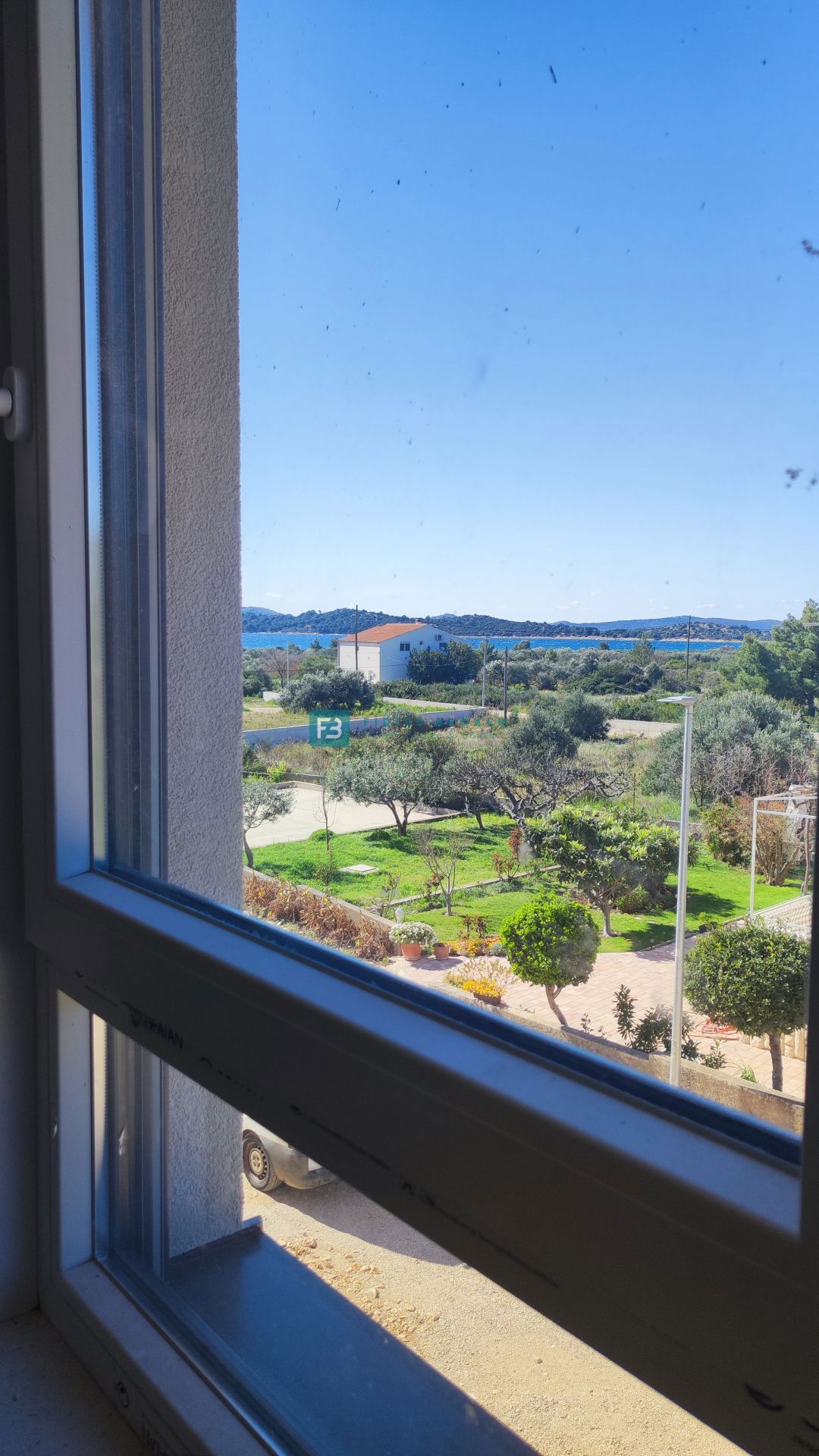 VODICE, novogradnja, moderno stanovanje, 1. nadstropje, 400 m od plaže