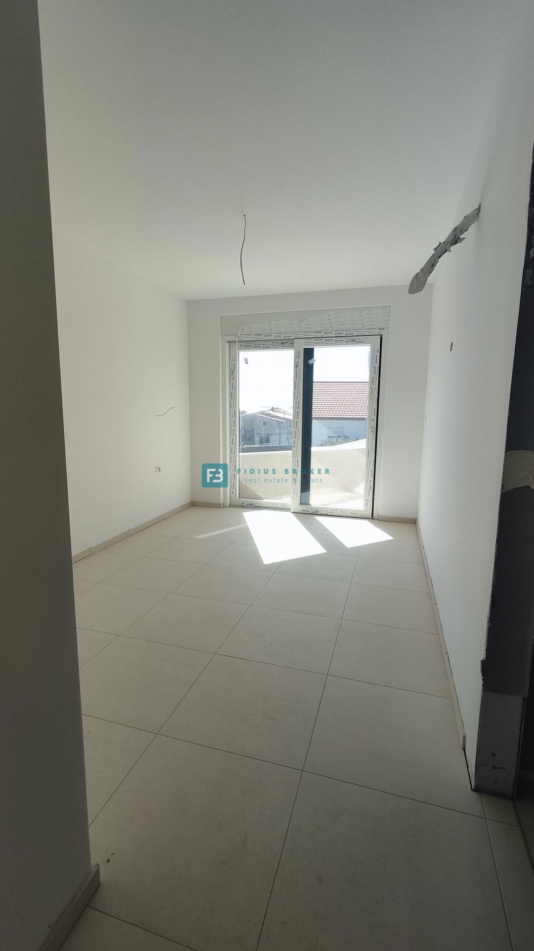 VODICE, novogradnja, moderno stanovanje, 1. nadstropje, 400 m od plaže