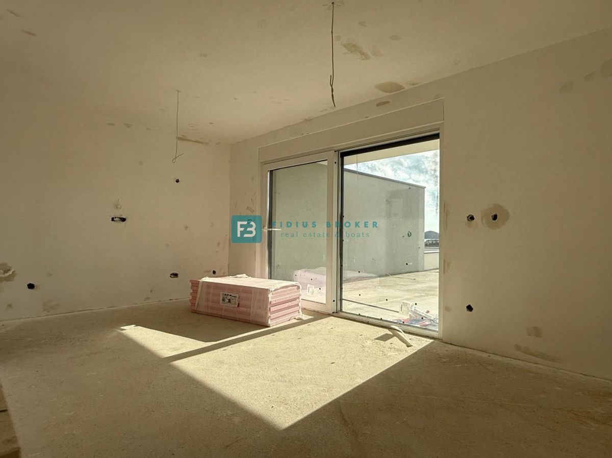 VODICE, novogradnja, dvoetažno stanovanje, pogled na morje, strešna terasa