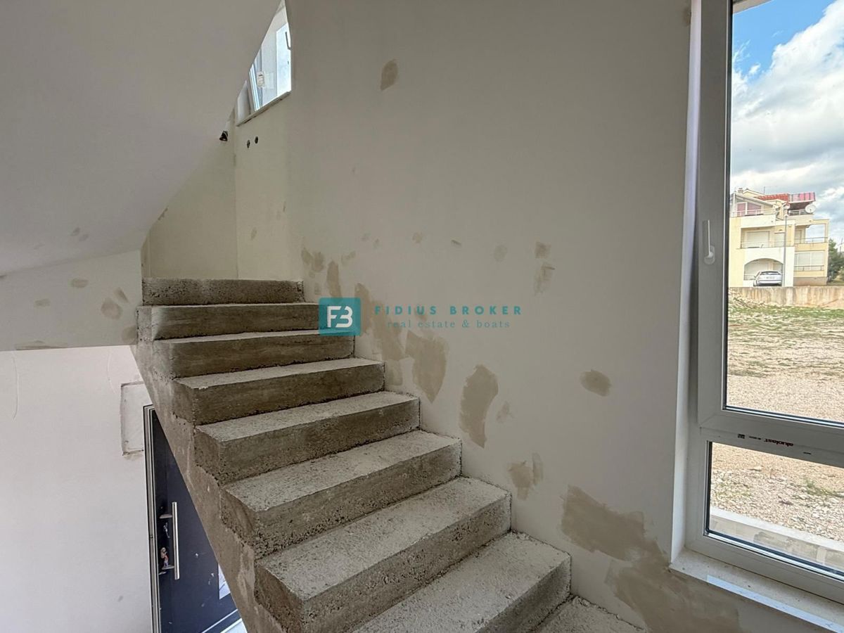 VODICE, novogradnja, dvoetažno stanovanje, pogled na morje, strešna terasa