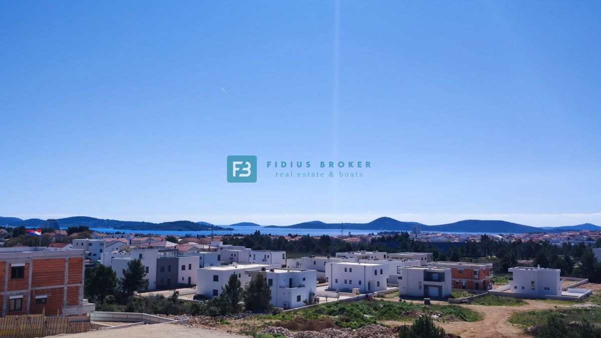 VODICE, novogradnja, dvoetažno stanovanje, pogled na morje, strešna terasa