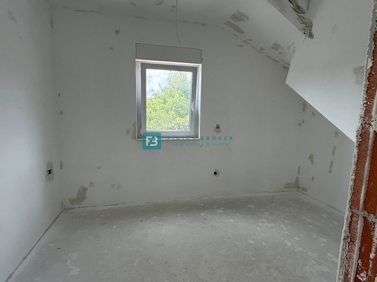 VODICE, novogradnja, dvoetažno stanovanje, pogled na morje, strešna terasa