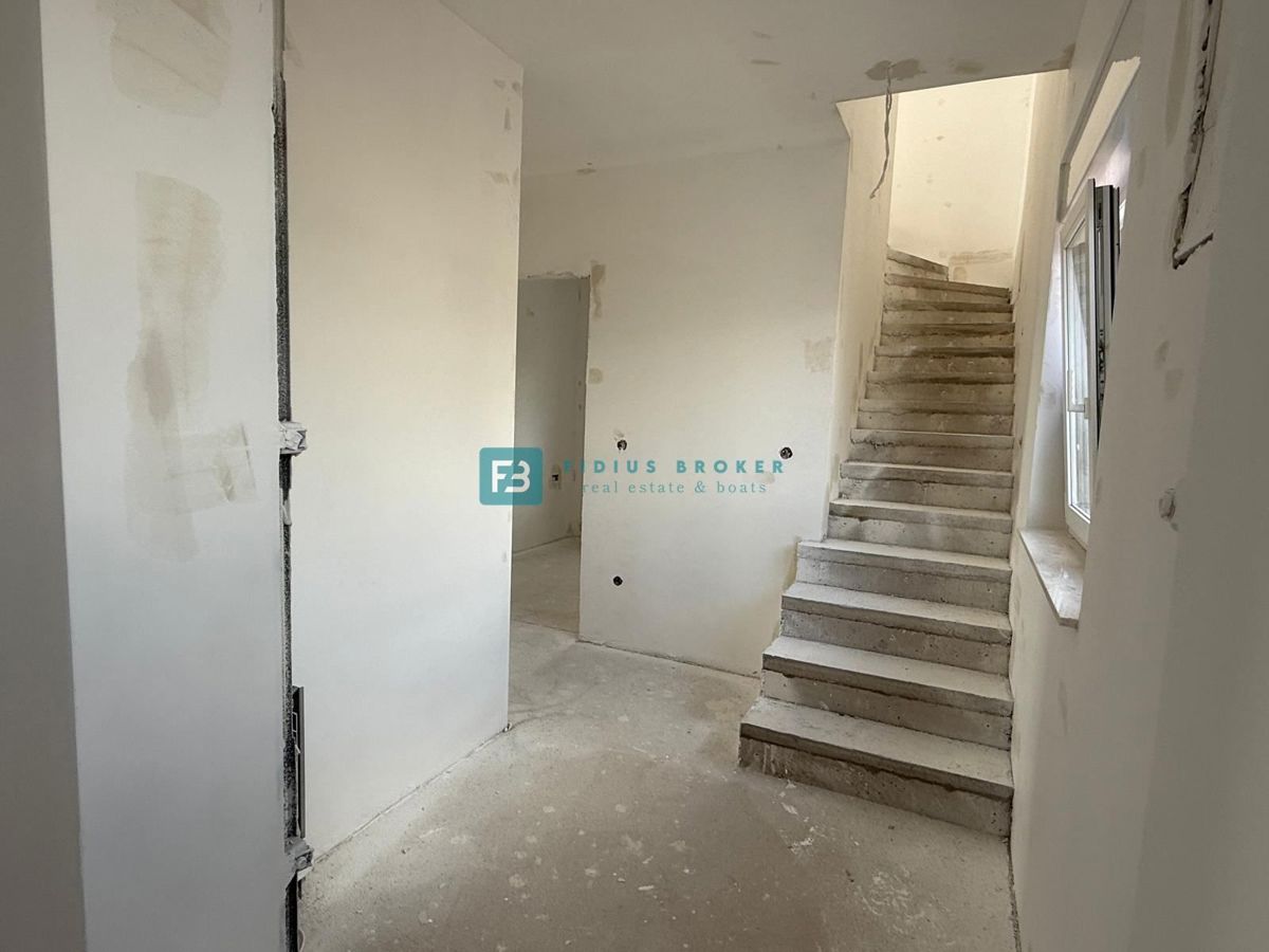 VODICE, novogradnja, dvoetažno stanovanje, pogled na morje, strešna terasa