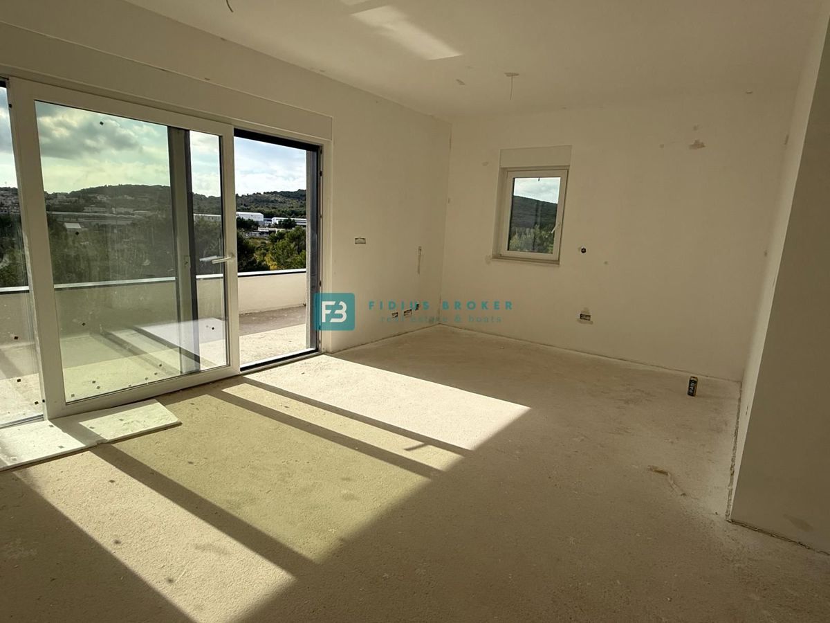 VODICE, novogradnja, dvoetažno stanovanje, pogled na morje, strešna terasa