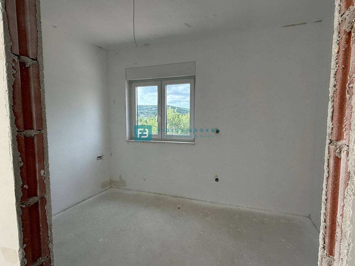 VODICE, novogradnja, dvoetažno stanovanje, pogled na morje, strešna terasa