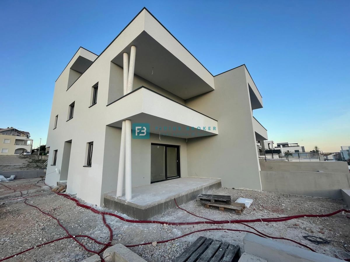 VODICE, novogradnja, dvoetažno stanovanje, pogled na morje, strešna terasa