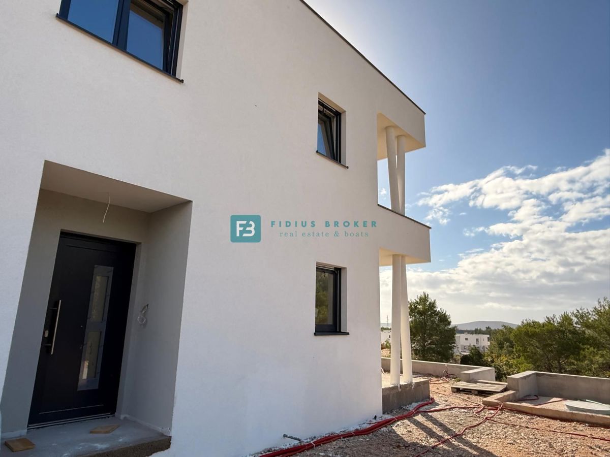 VODICE, novogradnja, dvoetažno stanovanje, pogled na morje, strešna terasa