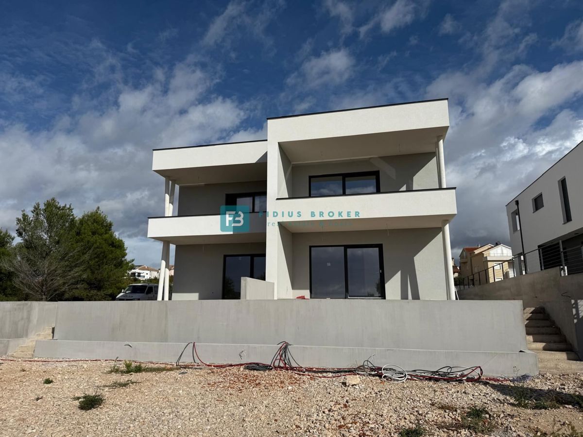 VODICE, novogradnja, dvoetažno stanovanje, pogled na morje, strešna terasa